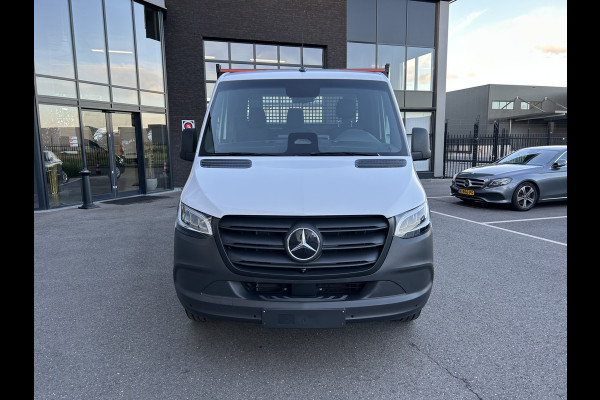 Mercedes-Benz eSprinter 320 L2 Select 81kWh / Snel laden 115kw / Open laadbak / Trekhaak / Distronic / MBUX / Smartphone-intergratie / Camera