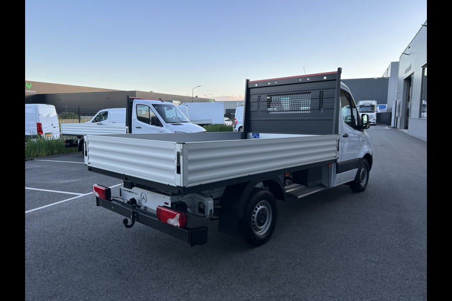 Mercedes-Benz eSprinter 320 L2 Select 81kWh / Snel laden 115kw / Open laadbak / Trekhaak / Distronic / MBUX / Smartphone-intergratie / Camera