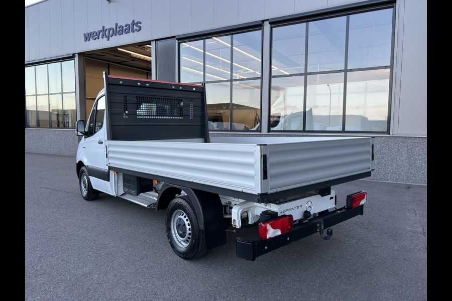 Mercedes-Benz eSprinter 320 L2 Select 81kWh / Snel laden 115kw / Open laadbak / Trekhaak / Distronic / MBUX / Smartphone-intergratie / Camera