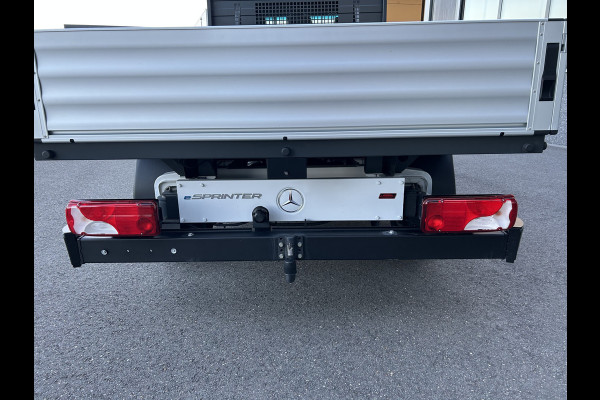 Mercedes-Benz eSprinter 320 L2 Select 81kWh / Snel laden 115kw / Open laadbak / Trekhaak / Distronic / MBUX / Smartphone-intergratie / Camera