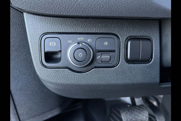 Mercedes-Benz eSprinter 320 L2 Select 81kWh / Snel laden 115kw / Open laadbak / Trekhaak / Distronic / MBUX / Smartphone-intergratie / Camera