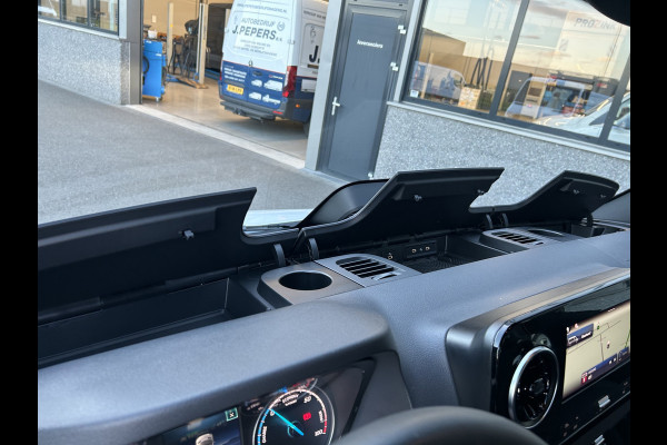 Mercedes-Benz eSprinter 320 L2 Select 81kWh / Snel laden 115kw / Open laadbak / Trekhaak / Distronic / MBUX / Smartphone-intergratie / Camera