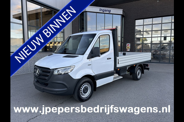 Mercedes-Benz eSprinter 320 L2 Select 81kWh / Snel laden 115kw / Open laadbak / Trekhaak / Distronic / MBUX / Smartphone-intergratie / Camera
