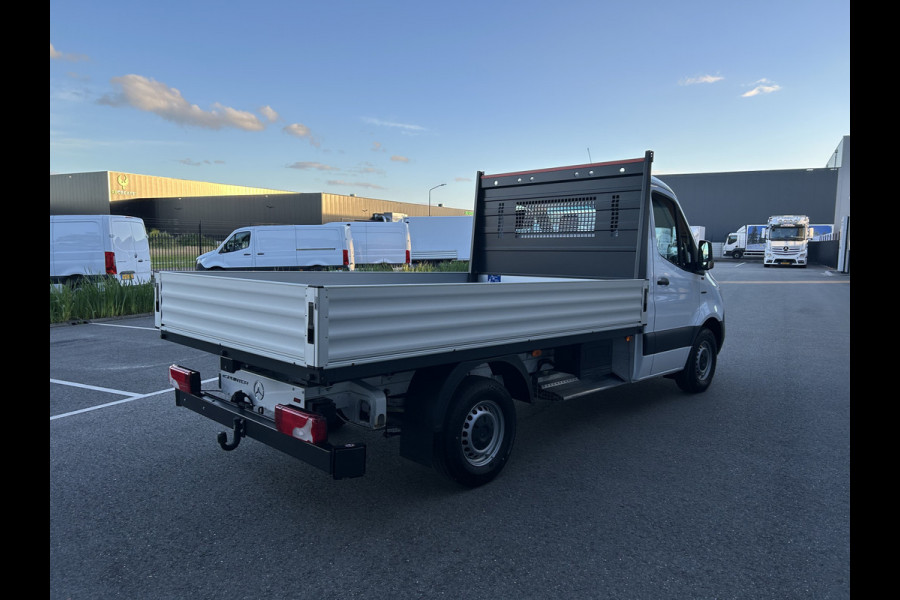 Mercedes-Benz eSprinter 320 L2 Select 81kWh / Snel laden 115kw / Open laadbak / Trekhaak / Distronic / MBUX / Smartphone-intergratie / Camera