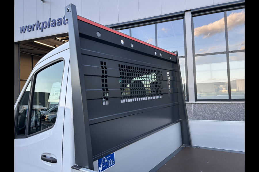 Mercedes-Benz eSprinter 320 L2 Select 81kWh / Snel laden 115kw / Open laadbak / Trekhaak / Distronic / MBUX / Smartphone-intergratie / Camera