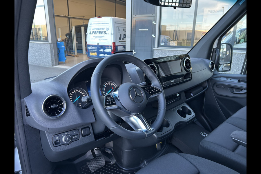 Mercedes-Benz eSprinter 320 L2 Select 81kWh / Snel laden 115kw / Open laadbak / Trekhaak / Distronic / MBUX / Smartphone-intergratie / Camera