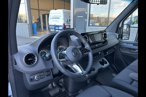 Mercedes-Benz eSprinter 320 L2 Select 81kWh / Snel laden 115kw / Open laadbak / Trekhaak / Distronic / MBUX / Smartphone-intergratie / Camera