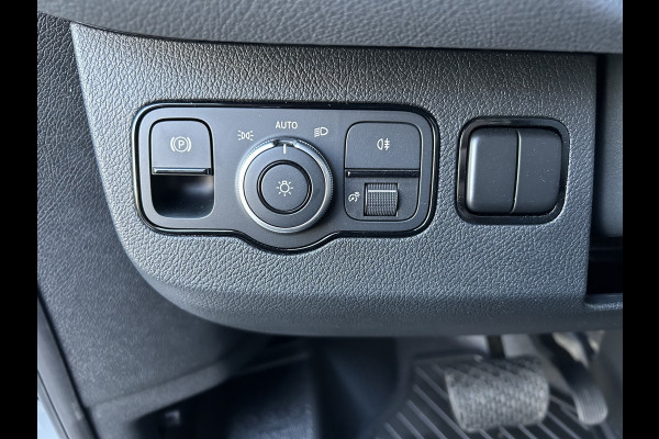 Mercedes-Benz eSprinter 320 L2 Select 81kWh / Snel laden 115kw / Open laadbak / Trekhaak / Distronic / MBUX / Smartphone-intergratie / Camera