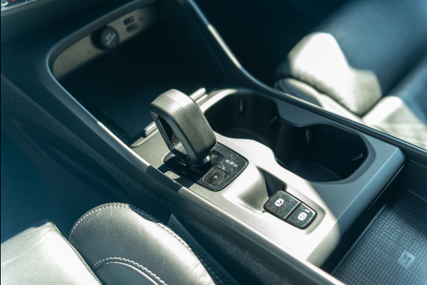 Volvo XC40 T4 Aut. Plug-in Hybrid Leder Parkeercamera 211pk
