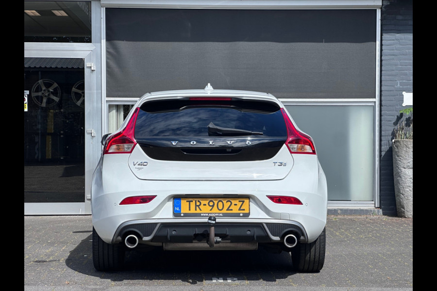 Volvo V40 1.5 T3 Polar+ Sport R-DESIGN / DOH / AUTO / PANO / NAP