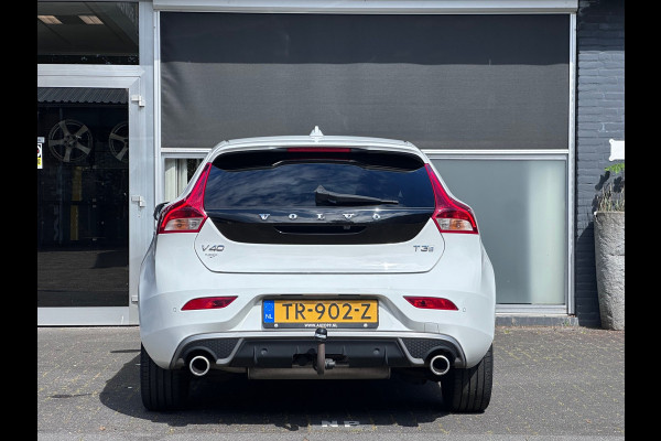Volvo V40 1.5 T3 Polar+ Sport R-DESIGN / DOH / AUTO / PANO / NAP