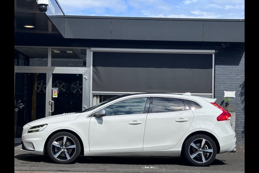 Volvo V40 1.5 T3 Polar+ Sport R-DESIGN / DOH / AUTO / PANO / NAP
