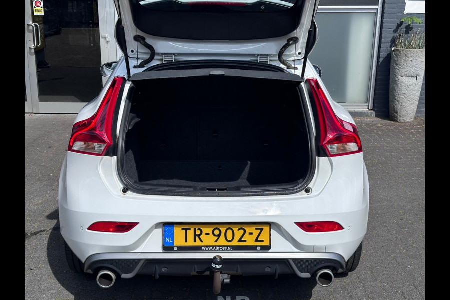 Volvo V40 1.5 T3 Polar+ Sport R-DESIGN / DOH / AUTO / PANO / NAP
