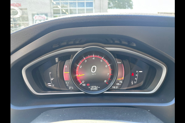 Volvo V40 1.5 T3 Polar+ Sport R-DESIGN / DOH / AUTO / PANO / NAP