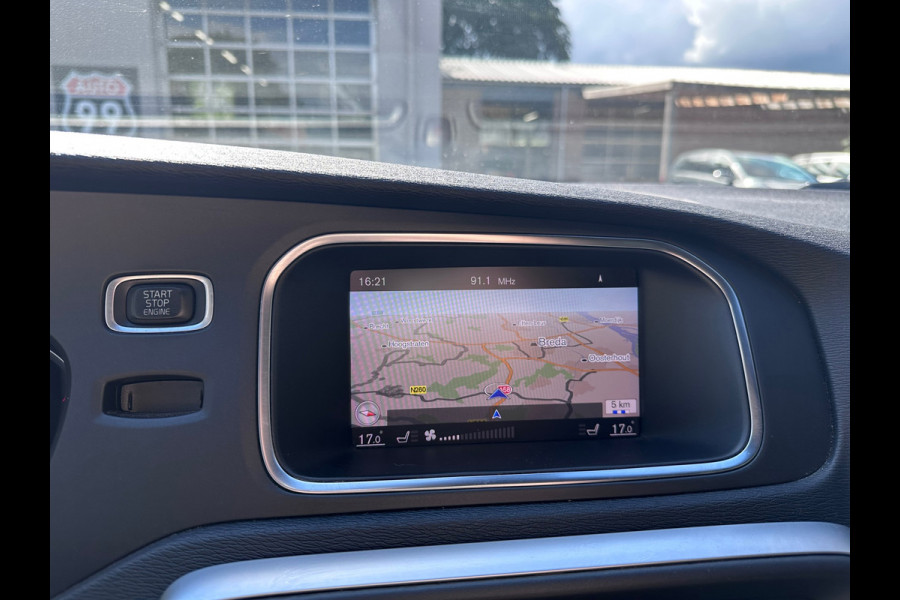 Volvo V40 1.5 T3 Polar+ Sport R-DESIGN / DOH / AUTO / PANO / NAP