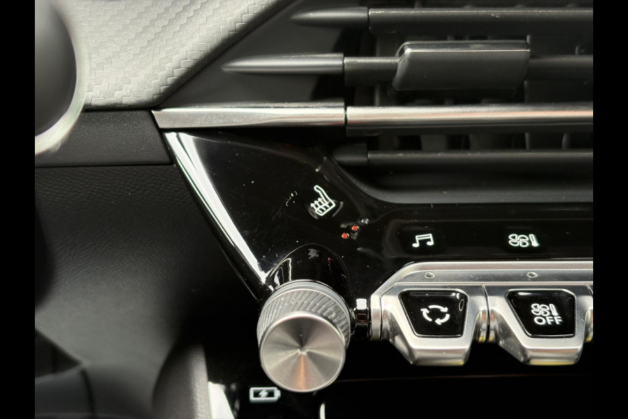 Peugeot e-208 EV GT 50 kWh | 99,3% SOH | 7800 KM | Stoelverwarming | Adaptive Cruise | Dodehoeksensoren | LM Winterset