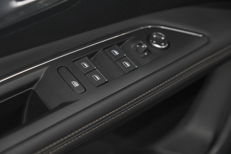 Peugeot 3008 1.6 HYbrid 225 GT | Panoramadak | Adaptieve Cruise Control | Dodehoekdetectie | Camera