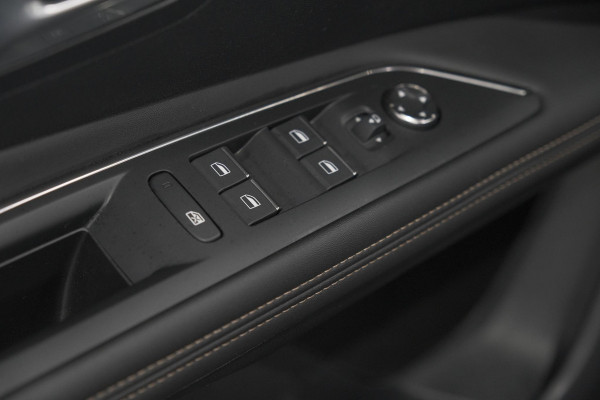 Peugeot 3008 1.6 HYbrid 225 GT | Panoramadak | Adaptieve Cruise Control | Dodehoekdetectie | Camera