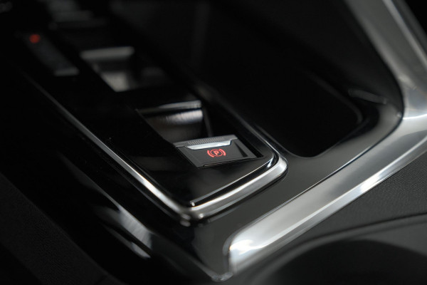 Peugeot 3008 1.6 HYbrid 225 GT | Panoramadak | Adaptieve Cruise Control | Dodehoekdetectie | Camera