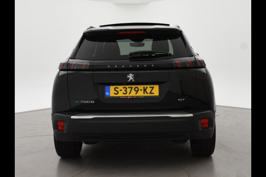 Peugeot e-2008 EV GT 50 kWh 3-FASE + ADAPTIVE CRUISE | PANORAMA | STOELVERW. | 18 INCH | 92% SOH | LEDER/ALCANTARA