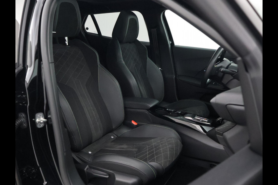 Peugeot e-2008 EV GT 50 kWh 3-FASE + ADAPTIVE CRUISE | PANORAMA | STOELVERW. | 18 INCH | 92% SOH | LEDER/ALCANTARA