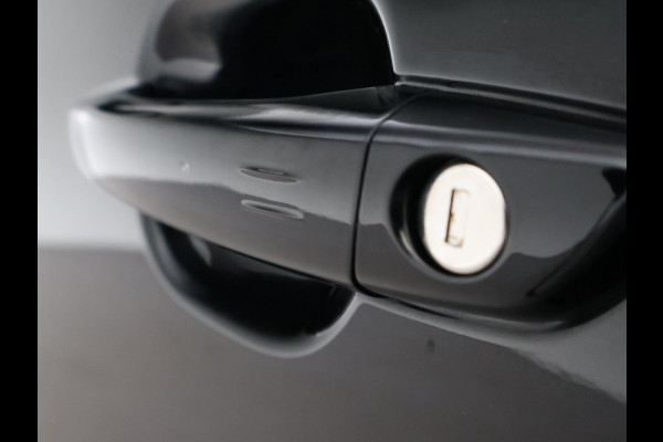 Peugeot e-2008 EV GT 50 kWh 3-FASE + ADAPTIVE CRUISE | PANORAMA | STOELVERW. | 18 INCH | 92% SOH | LEDER/ALCANTARA