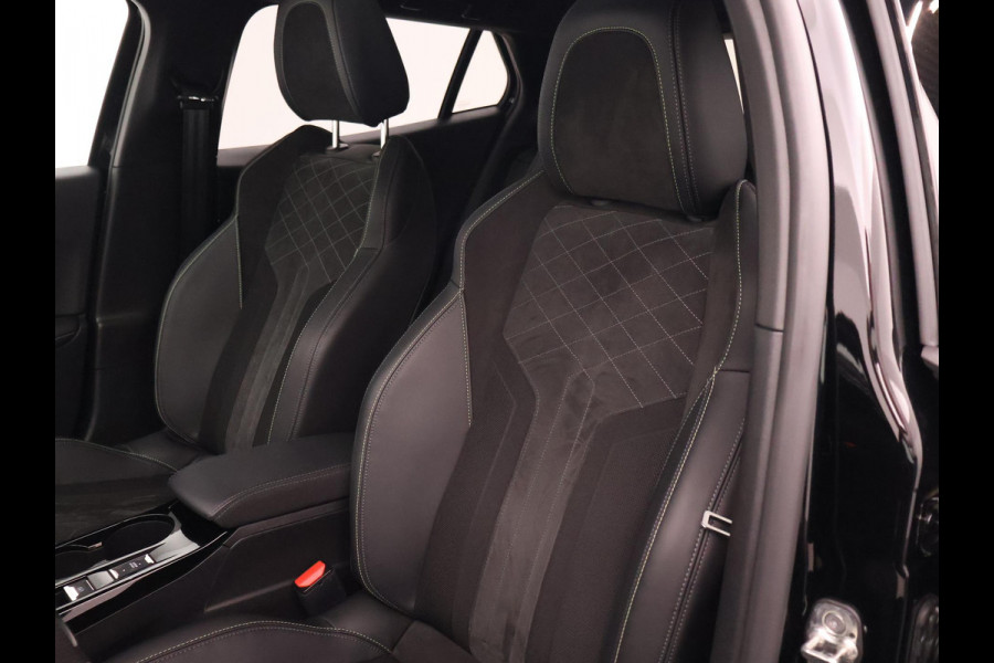Peugeot e-2008 EV GT 50 kWh 3-FASE + ADAPTIVE CRUISE | PANORAMA | STOELVERW. | 18 INCH | 92% SOH | LEDER/ALCANTARA