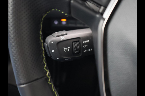 Peugeot e-2008 EV GT 50 kWh 3-FASE + ADAPTIVE CRUISE | PANORAMA | STOELVERW. | 18 INCH | 92% SOH | LEDER/ALCANTARA