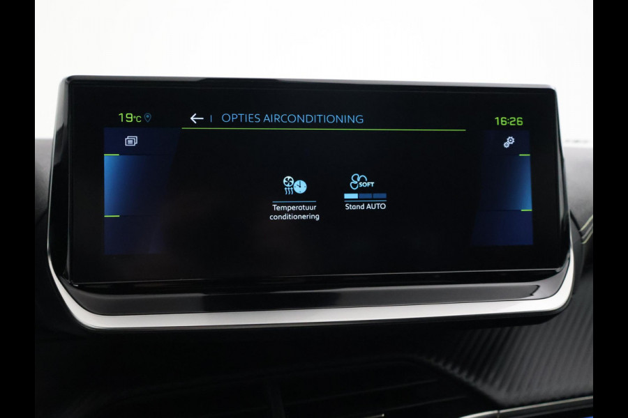 Peugeot e-2008 EV GT 50 kWh 3-FASE + ADAPTIVE CRUISE | PANORAMA | STOELVERW. | 18 INCH | 92% SOH | LEDER/ALCANTARA