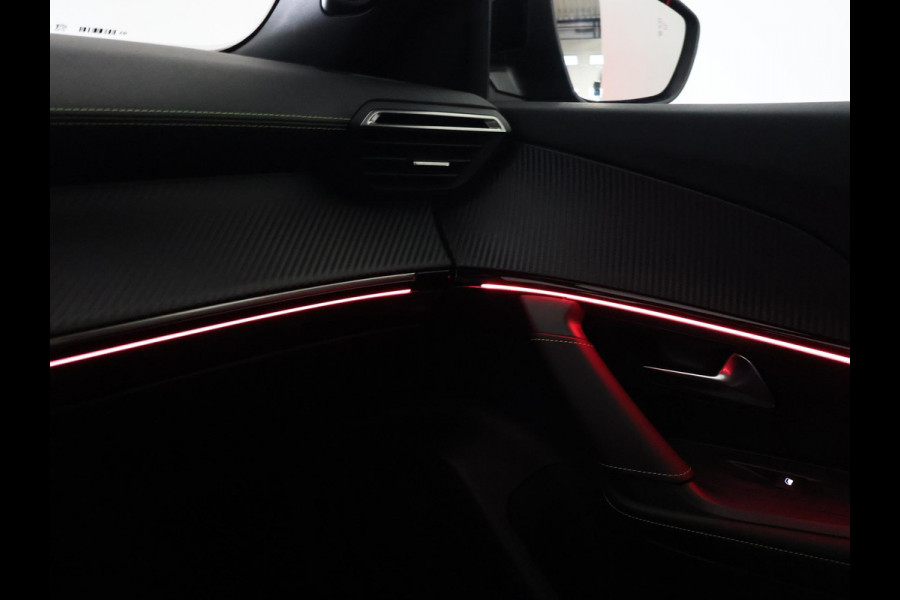 Peugeot e-2008 EV GT 50 kWh 3-FASE + ADAPTIVE CRUISE | PANORAMA | STOELVERW. | 18 INCH | 92% SOH | LEDER/ALCANTARA