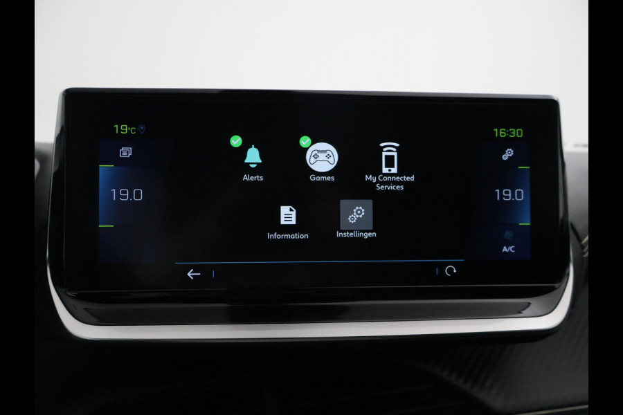 Peugeot e-2008 EV GT 50 kWh 3-FASE + ADAPTIVE CRUISE | PANORAMA | STOELVERW. | 18 INCH | 92% SOH | LEDER/ALCANTARA