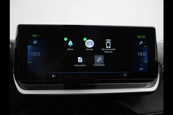 Peugeot e-2008 EV GT 50 kWh 3-FASE + ADAPTIVE CRUISE | PANORAMA | STOELVERW. | 18 INCH | 92% SOH | LEDER/ALCANTARA