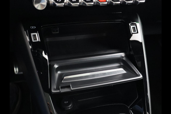 Peugeot e-2008 EV GT 50 kWh 3-FASE + ADAPTIVE CRUISE | PANORAMA | STOELVERW. | 18 INCH | 92% SOH | LEDER/ALCANTARA