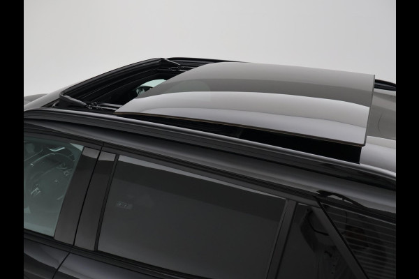 Peugeot e-2008 EV GT 50 kWh 3-FASE + ADAPTIVE CRUISE | PANORAMA | STOELVERW. | 18 INCH | 92% SOH | LEDER/ALCANTARA