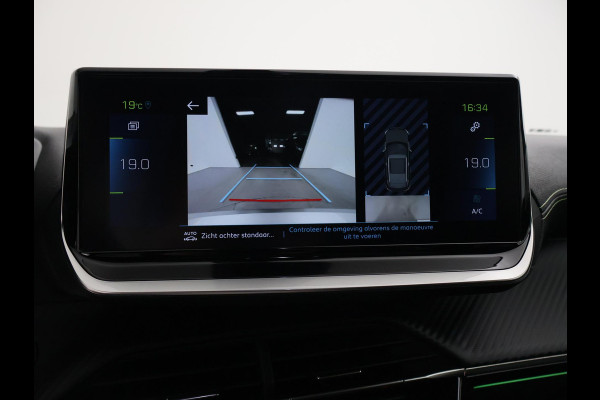 Peugeot e-2008 EV GT 50 kWh 3-FASE + ADAPTIVE CRUISE | PANORAMA | STOELVERW. | 18 INCH | 92% SOH | LEDER/ALCANTARA