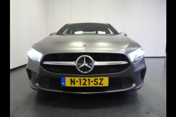 Mercedes-Benz A-Klasse A250e Luxury Limited MAT GRIJS/LEER/SFEER/TREKH./17"LMV!