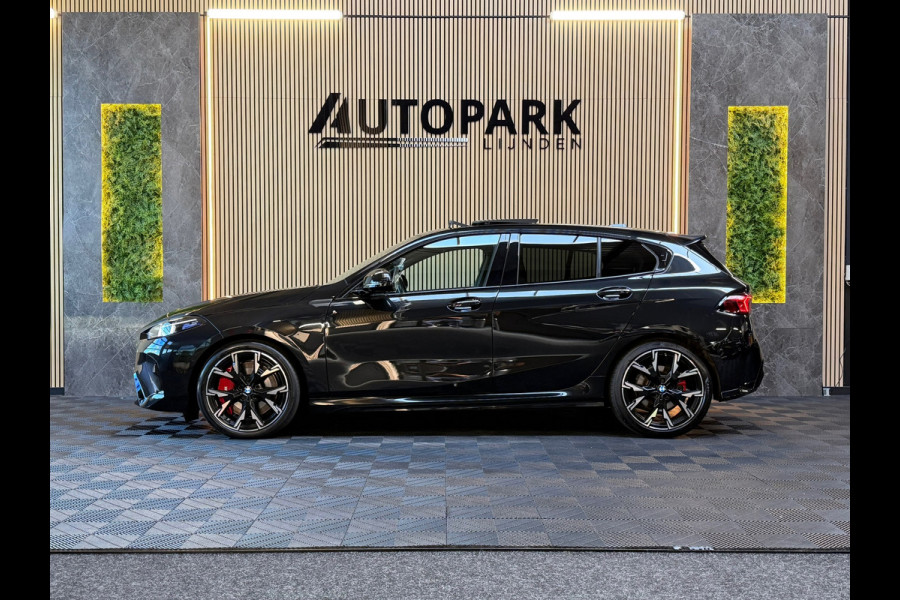 BMW 1-serie 120 M Sport Pro PANO|FABRIEKSGARANTIE|HARMAN KARDON|DEALER ONDERHOUDEN|KEYLESS|CARPLAY|CAMERA|SFEERVERL|19INCH|BOMVOL!