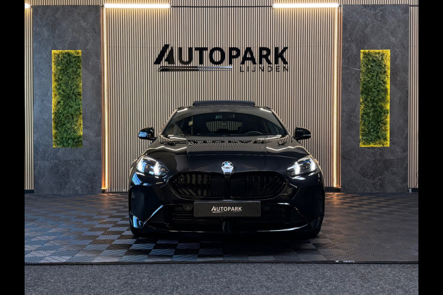 BMW 1-serie 120 M Sport Pro PANO|FABRIEKSGARANTIE|HARMAN KARDON|DEALER ONDERHOUDEN|KEYLESS|CARPLAY|CAMERA|SFEERVERL|19INCH|BOMVOL!