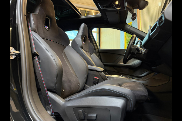 BMW 1-serie 120 M Sport Pro PANO|FABRIEKSGARANTIE|HARMAN KARDON|DEALER ONDERHOUDEN|KEYLESS|CARPLAY|CAMERA|SFEERVERL|19INCH|BOMVOL!