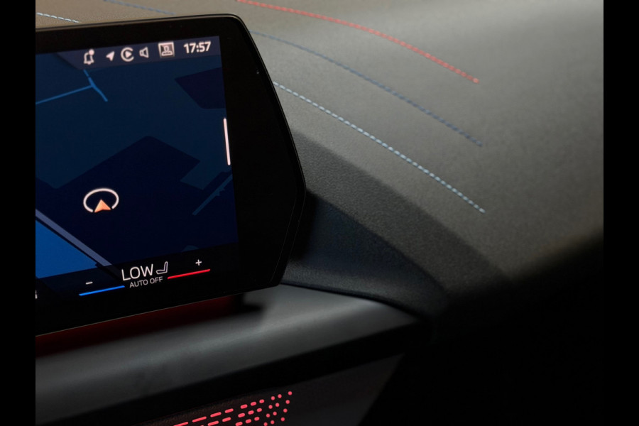BMW 1-serie 120 M Sport Pro PANO|FABRIEKSGARANTIE|HARMAN KARDON|DEALER ONDERHOUDEN|KEYLESS|CARPLAY|CAMERA|SFEERVERL|19INCH|BOMVOL!