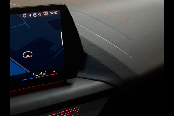 BMW 1-serie 120 M Sport Pro PANO|FABRIEKSGARANTIE|HARMAN KARDON|DEALER ONDERHOUDEN|KEYLESS|CARPLAY|CAMERA|SFEERVERL|19INCH|BOMVOL!
