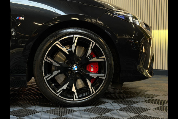 BMW 1-serie 120 M Sport Pro PANO|FABRIEKSGARANTIE|HARMAN KARDON|DEALER ONDERHOUDEN|KEYLESS|CARPLAY|CAMERA|SFEERVERL|19INCH|BOMVOL!