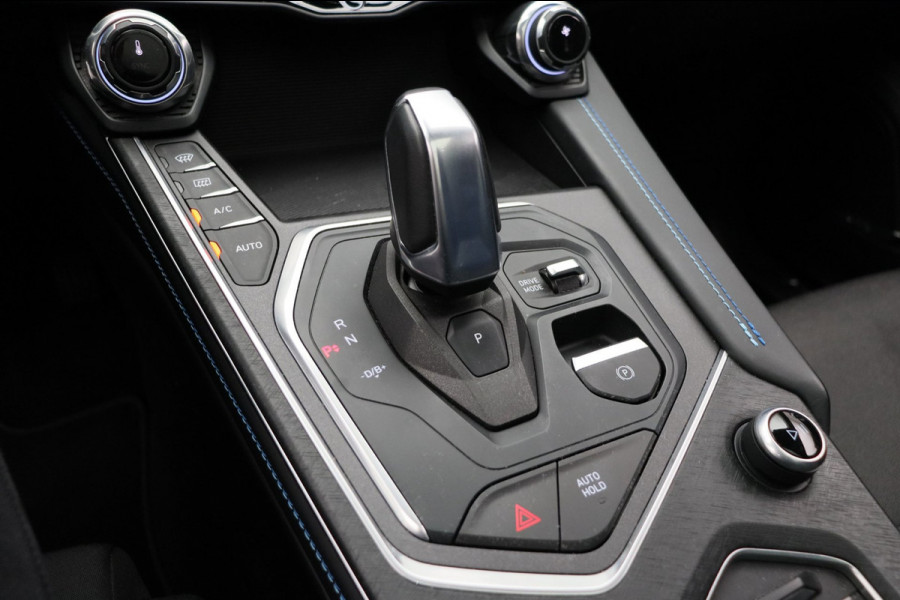 Lynk & Co 01 1.5 261PK Plug-in Hybrid *TREKHAAK* Pano/dak Apple/Carplay Adaptive/Cruise