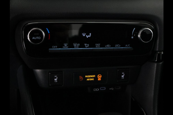 Toyota Yaris 1.5 Hybrid 115 Dynamic Luxury | Apple Carplay & AndroidAUTO | Stuur-& Stoelverwarming | Privacy Glass |