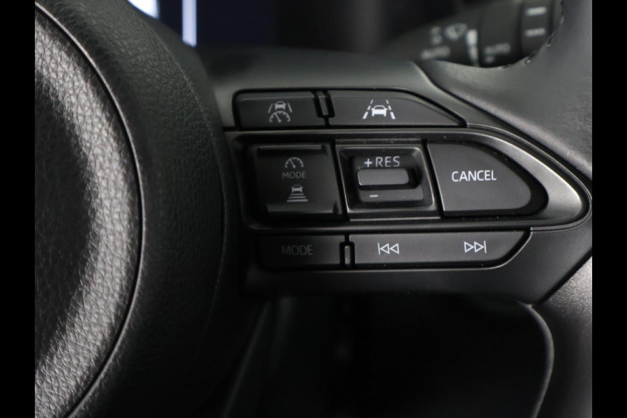 Toyota Yaris 1.5 Hybrid 115 Dynamic Luxury | Apple Carplay & AndroidAUTO | Stuur-& Stoelverwarming | Privacy Glass |