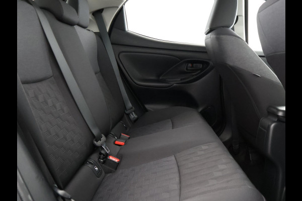 Toyota Yaris 1.5 Hybrid 115 Dynamic Luxury | Apple Carplay & AndroidAUTO | Stuur-& Stoelverwarming | Privacy Glass |