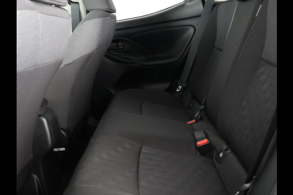 Toyota Yaris 1.5 Hybrid 115 Dynamic Luxury | Apple Carplay & AndroidAUTO | Stuur-& Stoelverwarming | Privacy Glass |