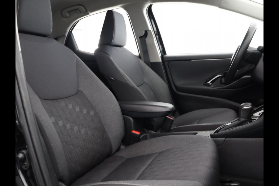 Toyota Yaris 1.5 Hybrid 115 Dynamic Luxury | Apple Carplay & AndroidAUTO | Stuur-& Stoelverwarming | Privacy Glass |