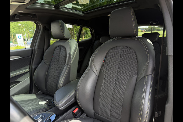 BMW X2 SDrive20i High Executive / Automaat / 19'' LM / Camera / Trekhaak (1.800KG) / M pakket /
