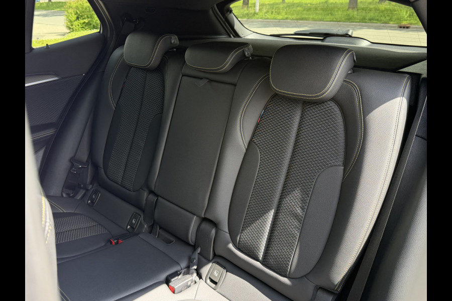 BMW X2 SDrive20i High Executive / Automaat / 19'' LM / Camera / Trekhaak (1.800KG) / M pakket /